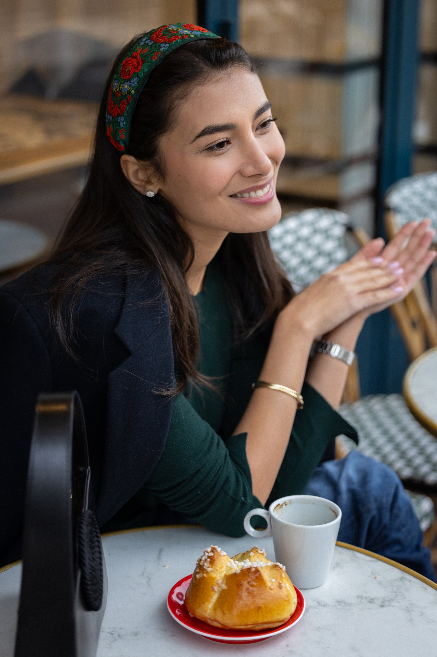 Serre-tête Léona – Accessoire cheveux brodé doublé en satin vert forêt