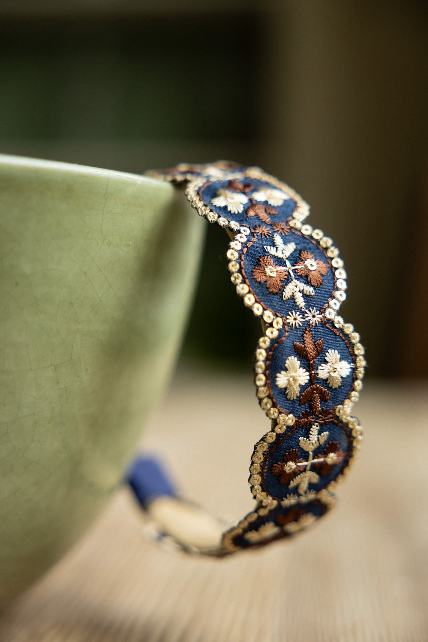 Serre-tête Léonor – Fil de soie de sari et sequins | Accessoire cheveux bohème