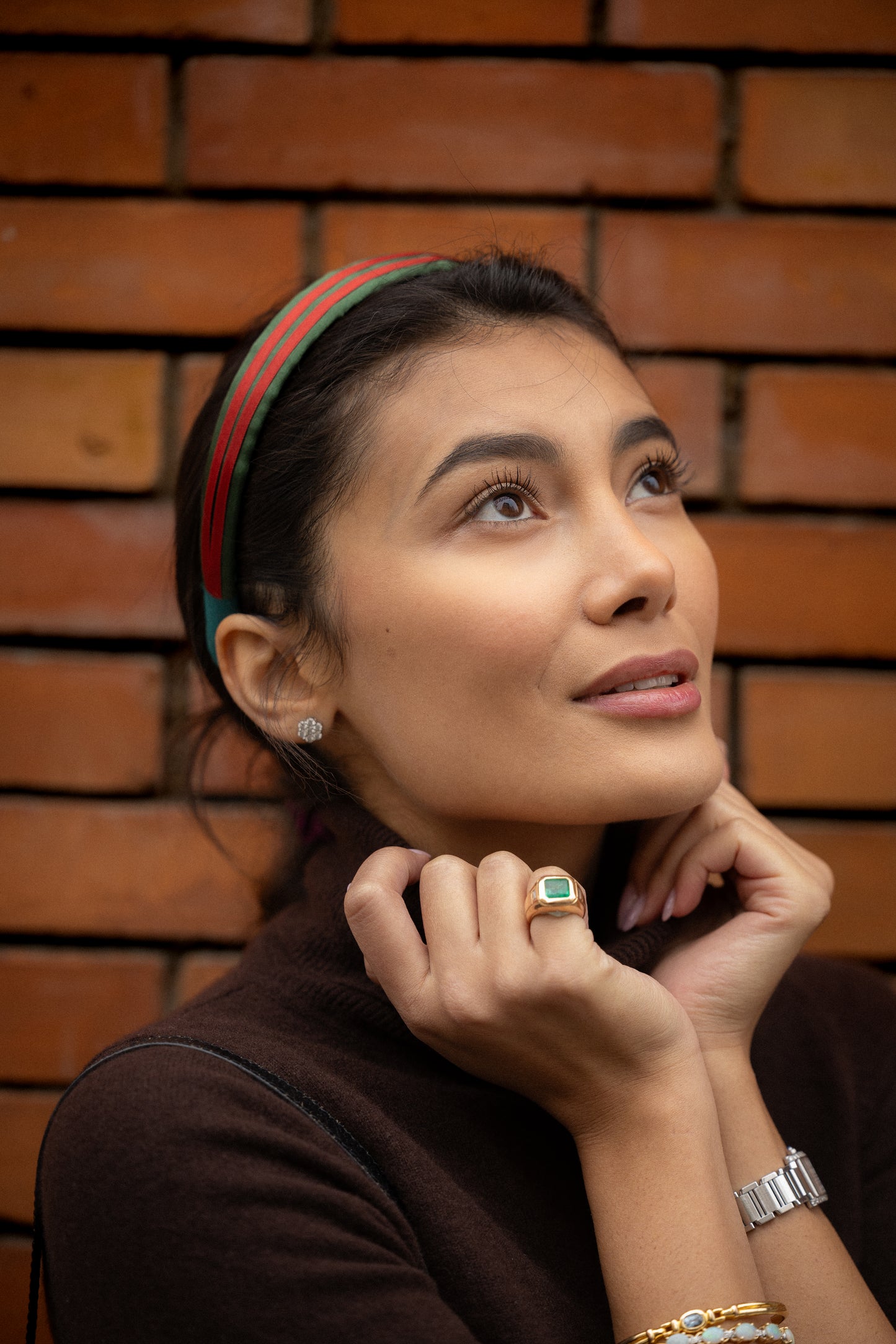 Serre-tête Gloria – Serre-tête en satin vert forêt et double ruban rouge, style preppy chic