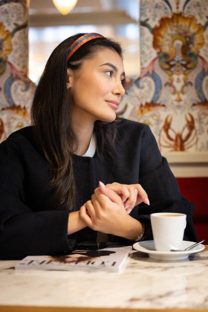 Serre-tête Dolorès – Serre-tête en satin orange et ruban bleu, style preppy chic