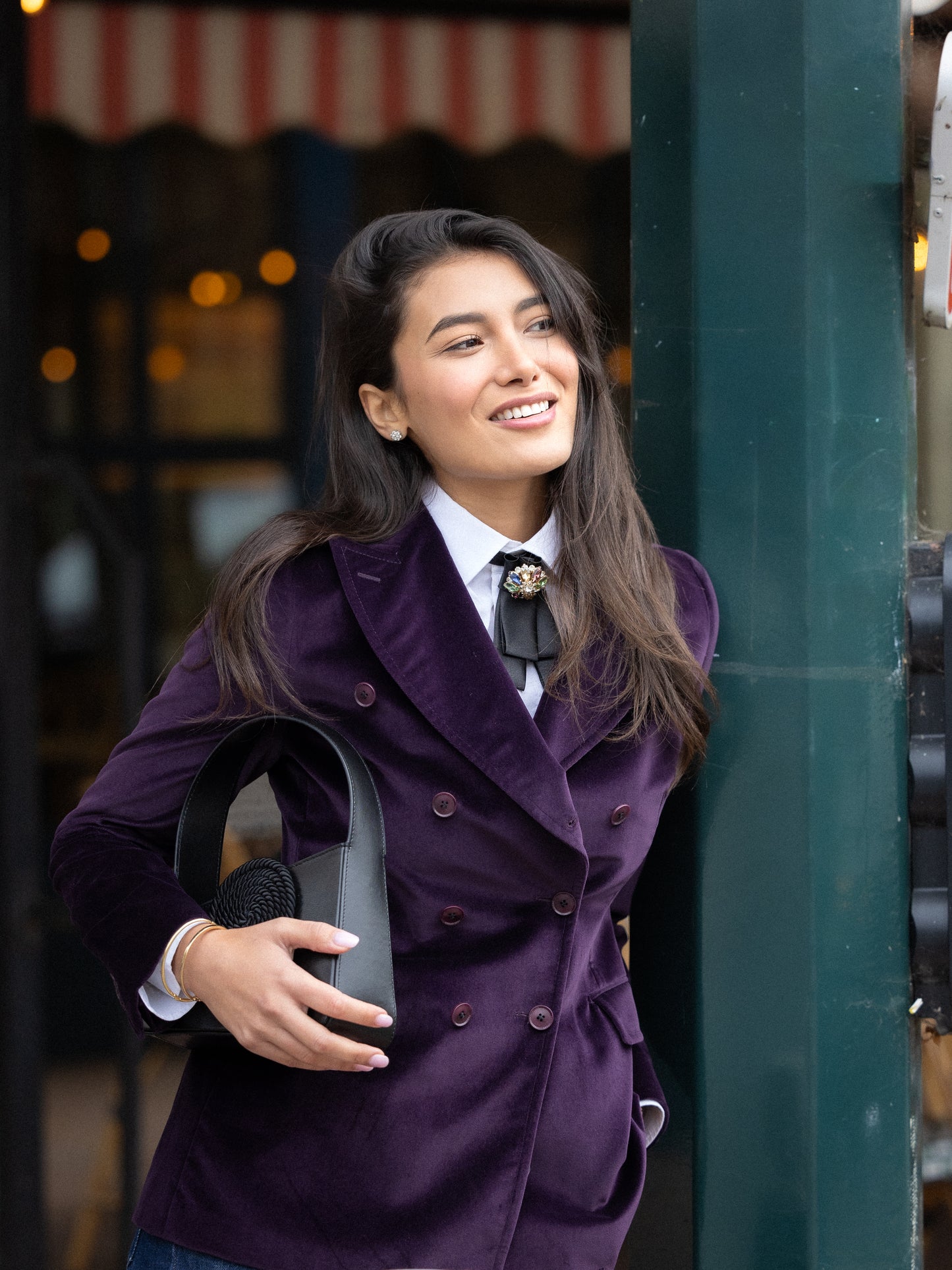 Régate femme Walter – Bijou de cou chic en satin noir et strass