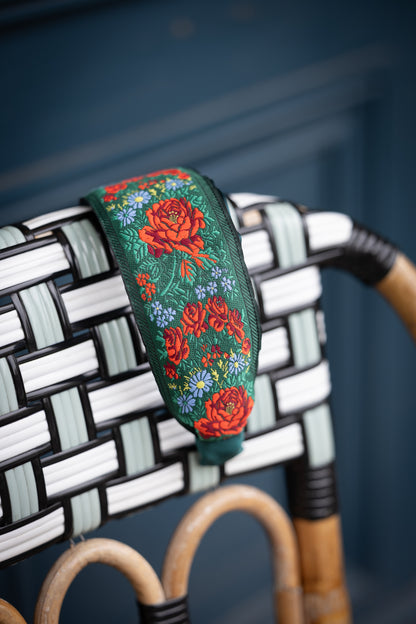 Serre-tête Léona – Accessoire cheveux brodé doublé en satin vert forêt