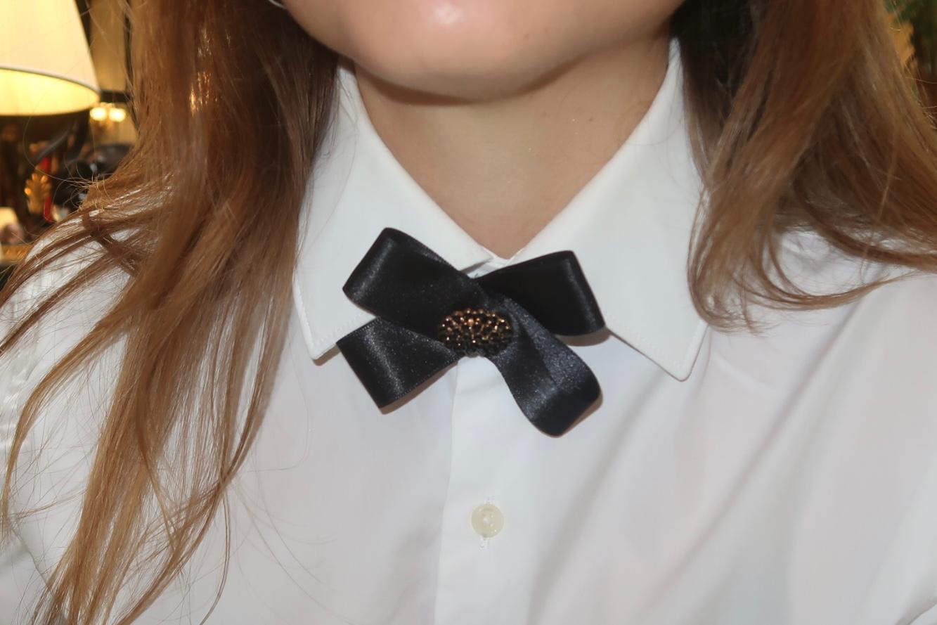 Régate femme Carter – Bijou de cou chic en satin noir et strass