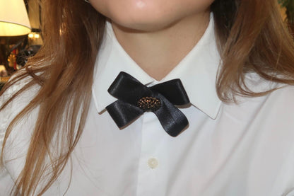 Régate femme Carter – Bijou de cou chic en satin noir et strass