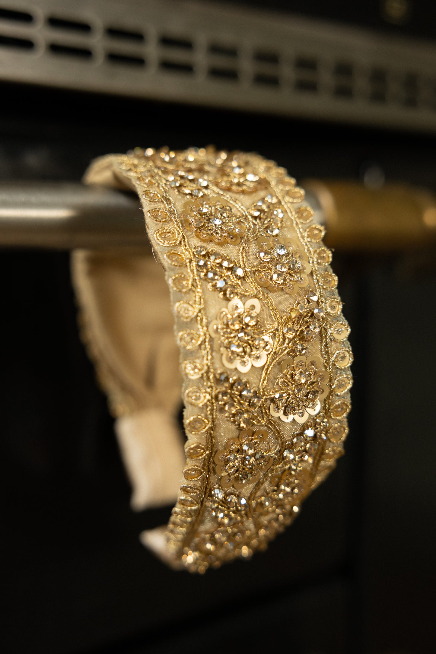 Serre-tête Serena – Serre-tête bijou brodé or | Accessoire cheveux mariage