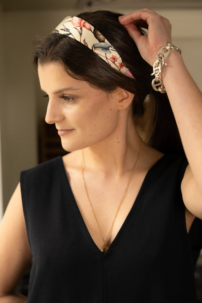 Serre-tête Vera plat – Soie crème à motif floral | Accessoire cheveux élégant