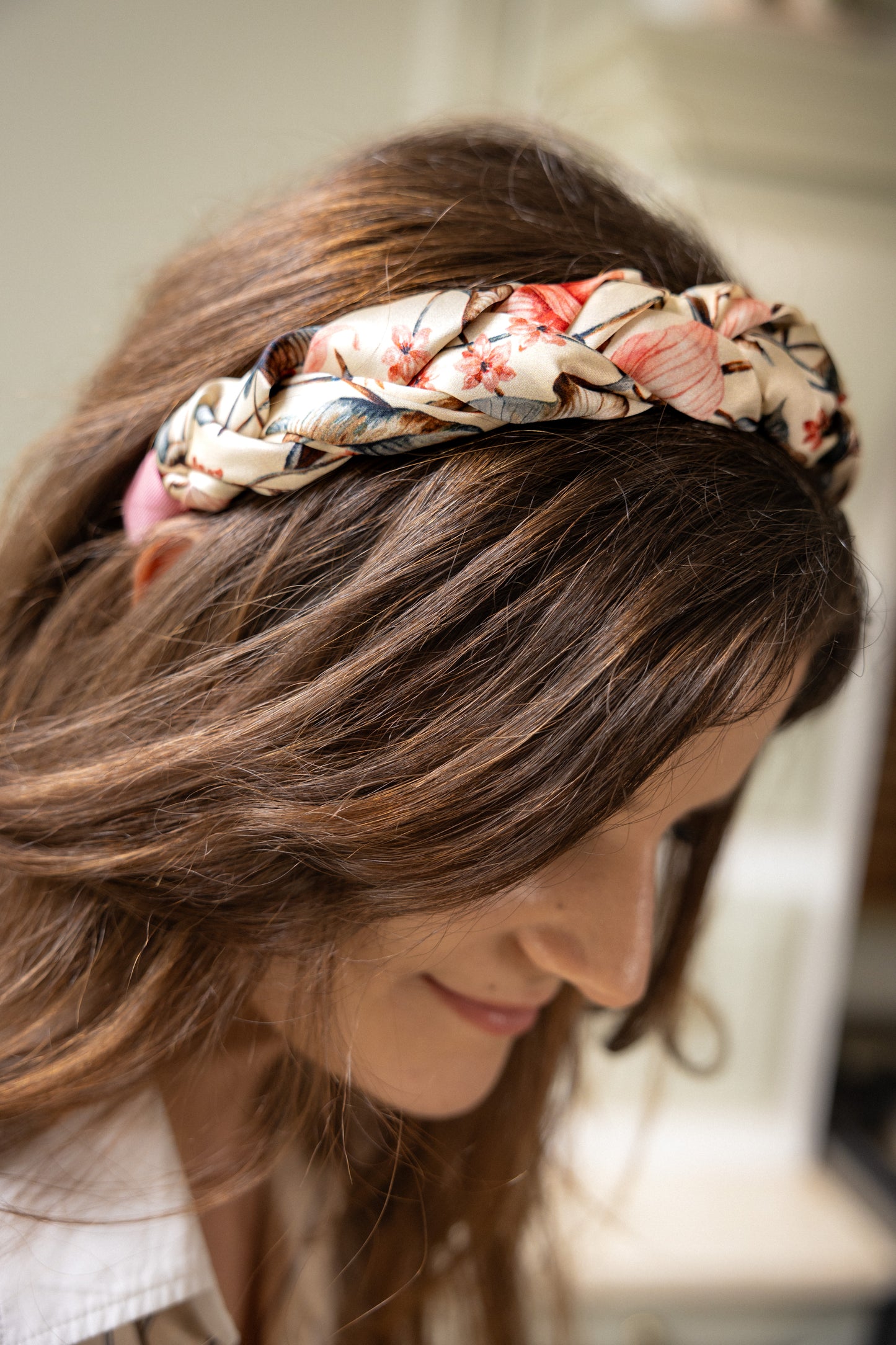 Serre-tête Vera tressé – Soie crème à motif floral | Accessoire cheveux bohème chic